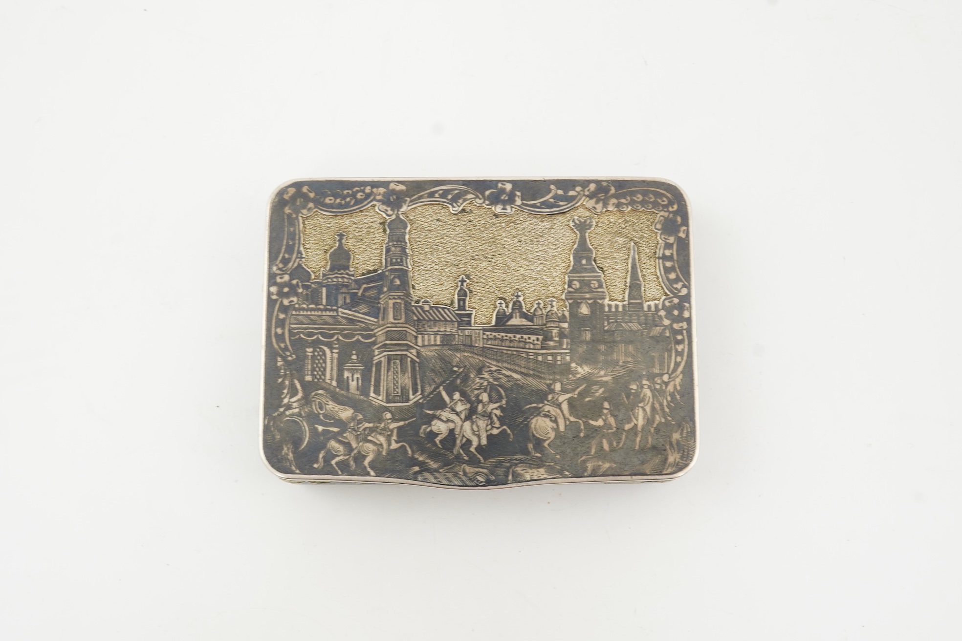 An early 19th century Russian 84 zolotnik and niello rectangular snuff box, assay master Andrei Kovalsky, Moscow, 1825